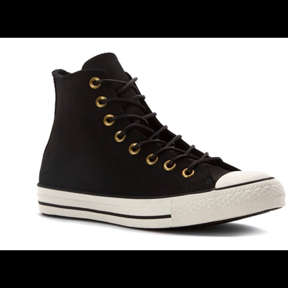 Black chuck Taylor’s